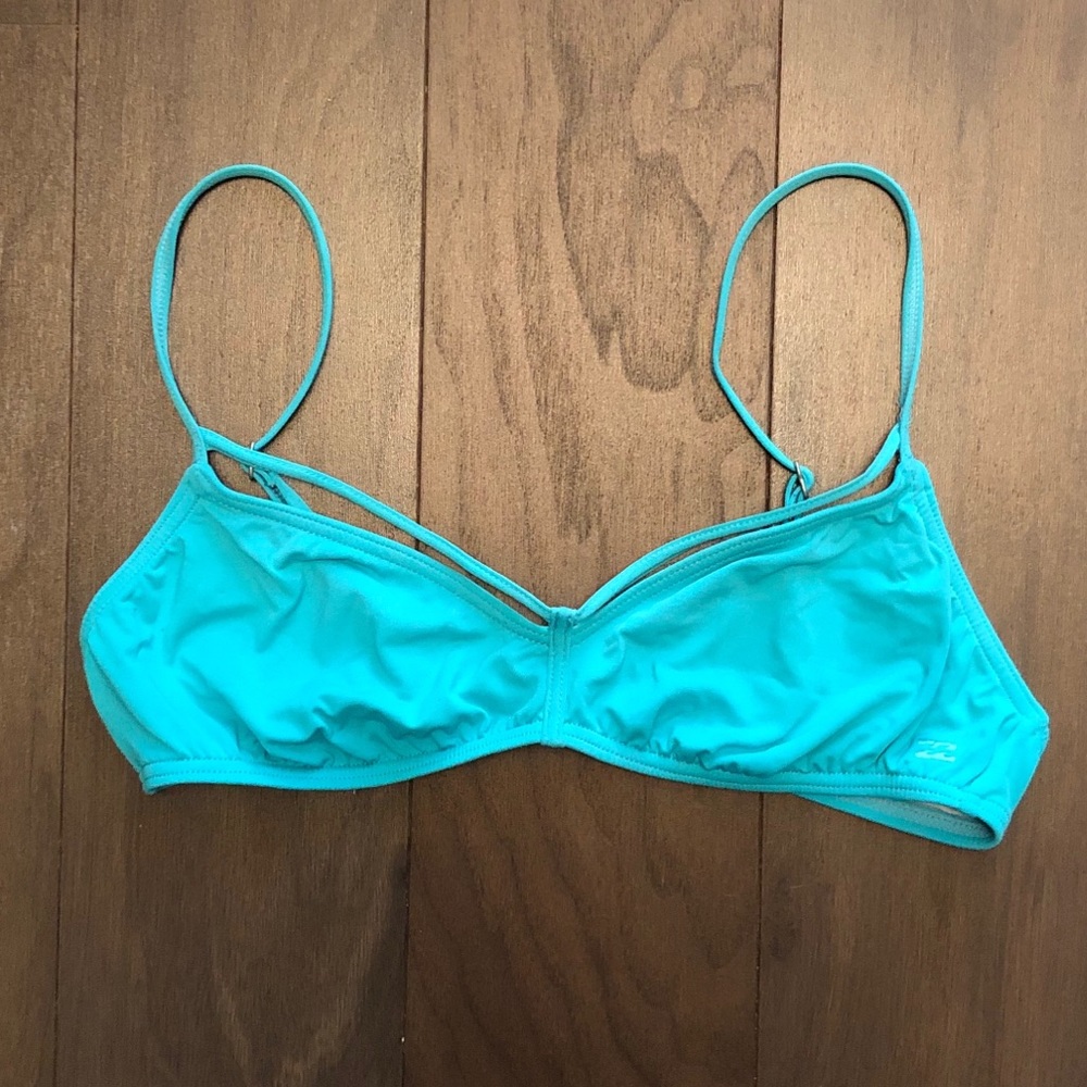 🧚‍♀️ 2/$35 BILLABONG BIKINI TOP